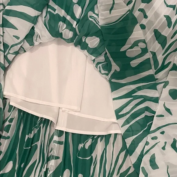 New York & Company Green and White Halter-Style Maxi Dress - Picture 4 of 5